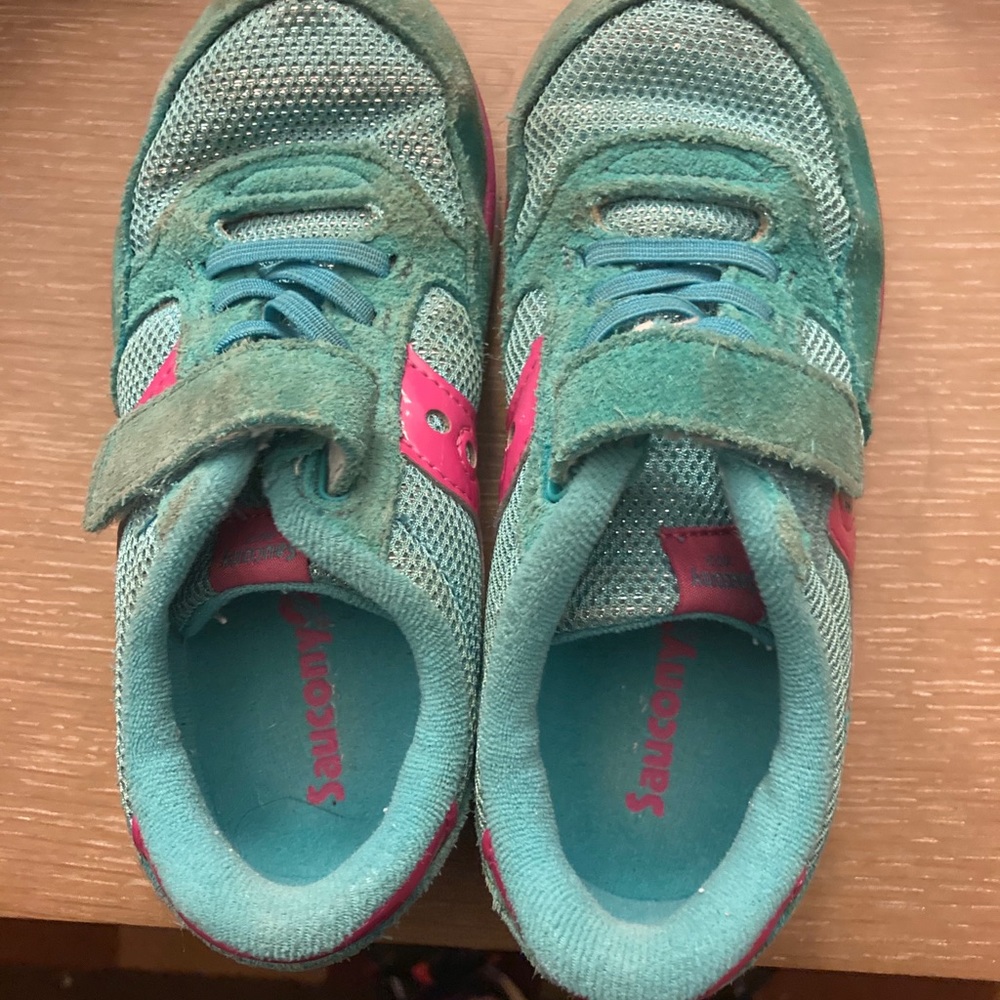 Girls running shoe